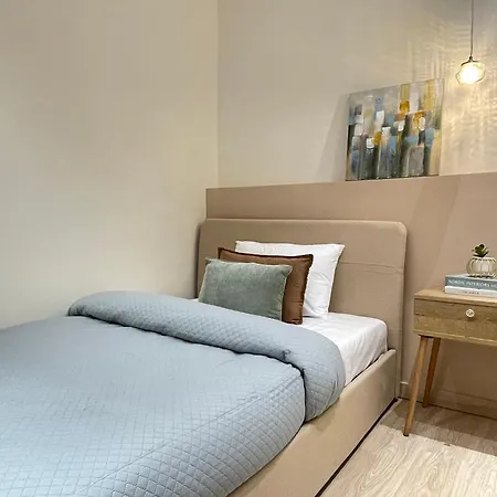 Aura Modern Salonic